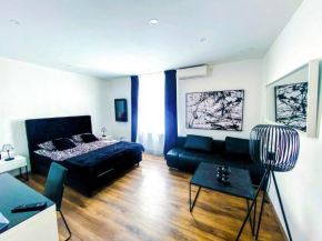 Octagon Main Square Apartment